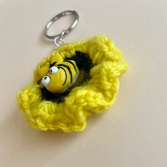 Floral Keychain, Keychain Charm, Crochet Easter Gift, Handmade Backpack Charm - Picture 4 of 6